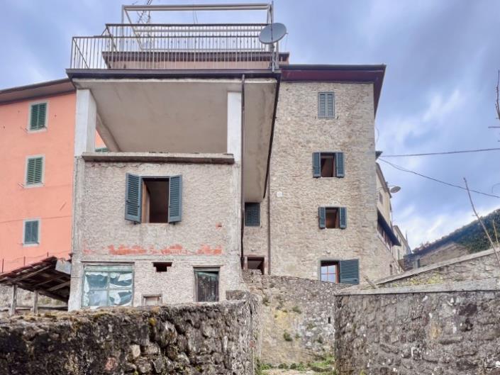 Image No.8-4 Bed Village House for sale