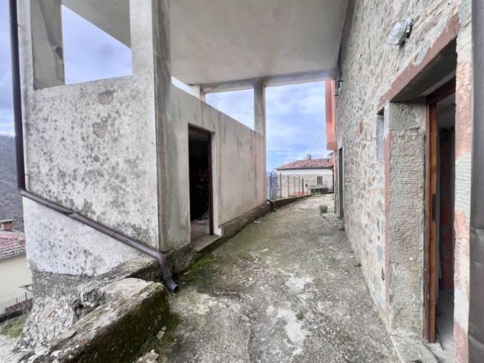 Image No.29-4 Bed Village House for sale