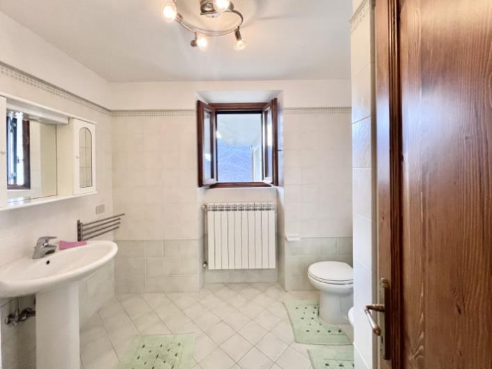 Image No.5-4 Bed Village House for sale