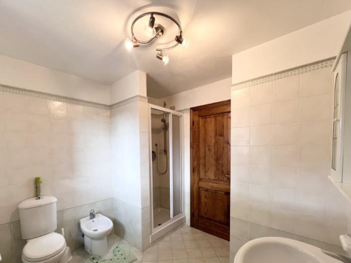 Image No.47-4 Bed Village House for sale