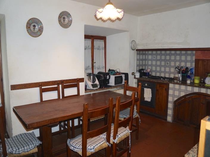 Image No.8-5 Bed House for sale