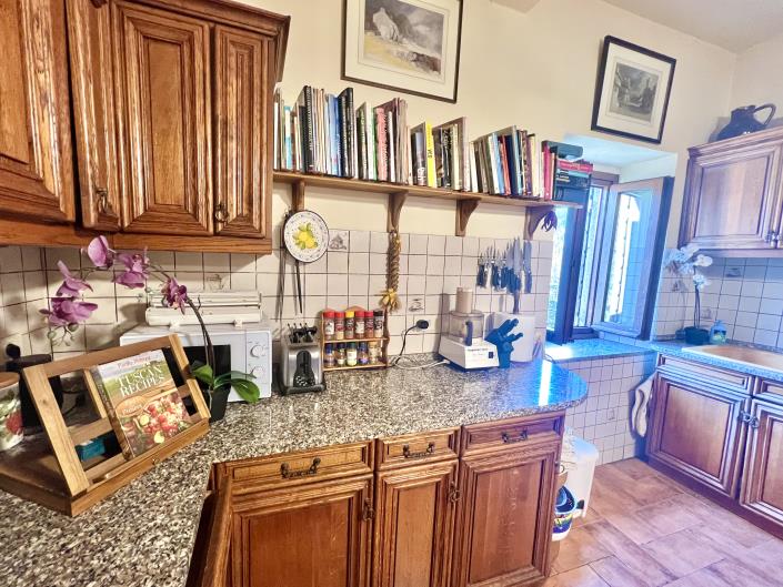 Image No.6-5 Bed Farmhouse for sale