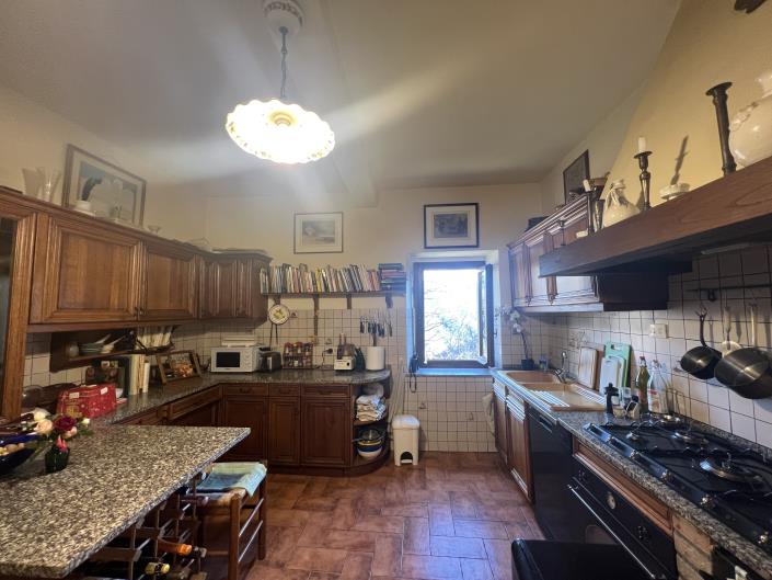 Image No.26-5 Bed Farmhouse for sale