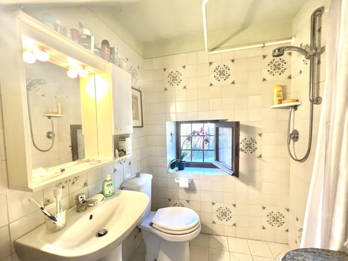 Image No.18-5 Bed Farmhouse for sale