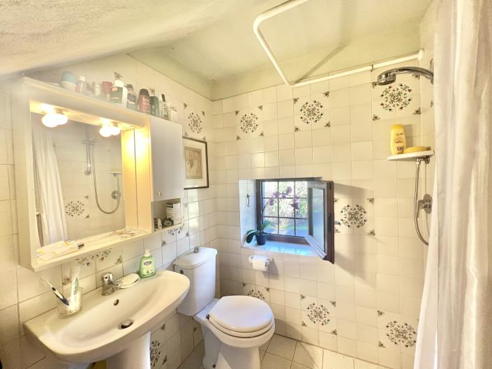 Image No.24-5 Bed Farmhouse for sale