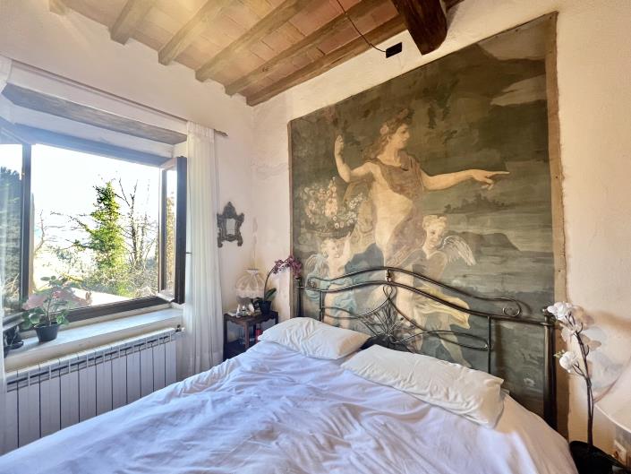 Image No.19-5 Bed Farmhouse for sale