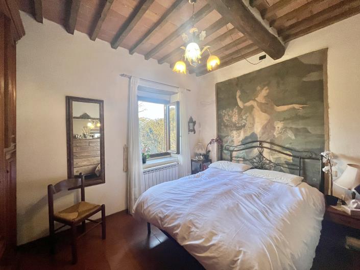 Image No.2-5 Bed Farmhouse for sale