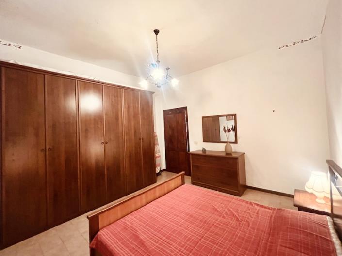 Image No.24-4 Bed House for sale