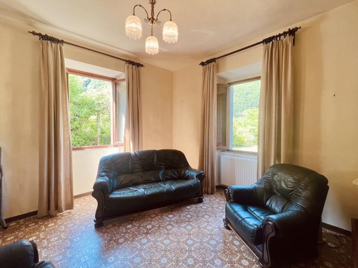 Image No.17-4 Bed House for sale