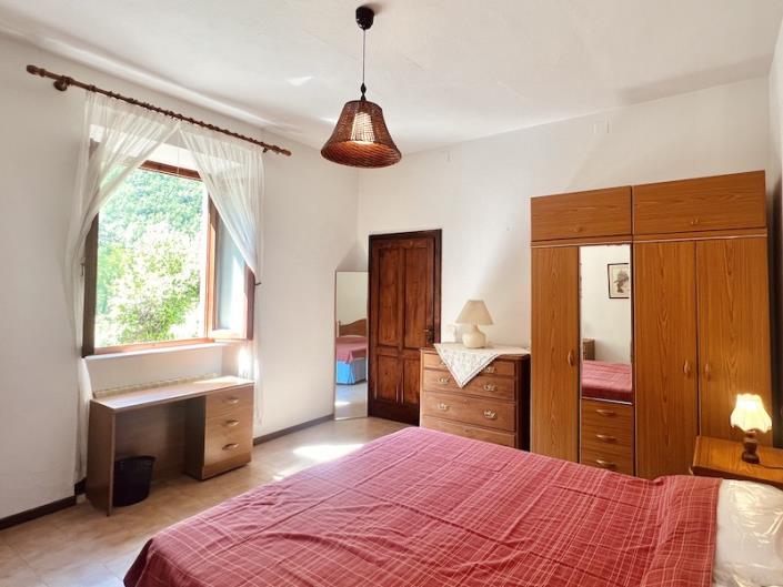 Image No.27-4 Bed House for sale