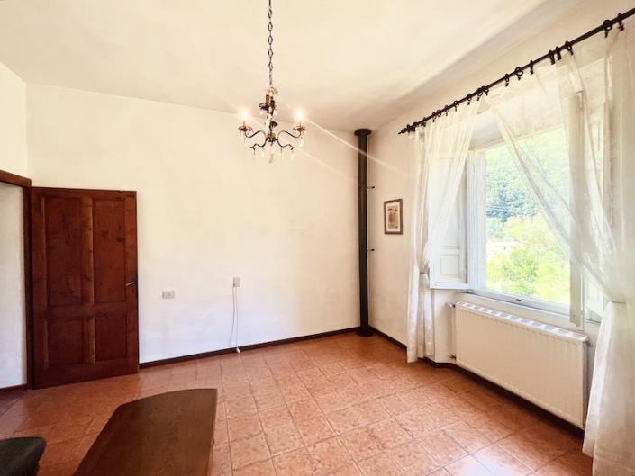 Image No.16-4 Bed House for sale