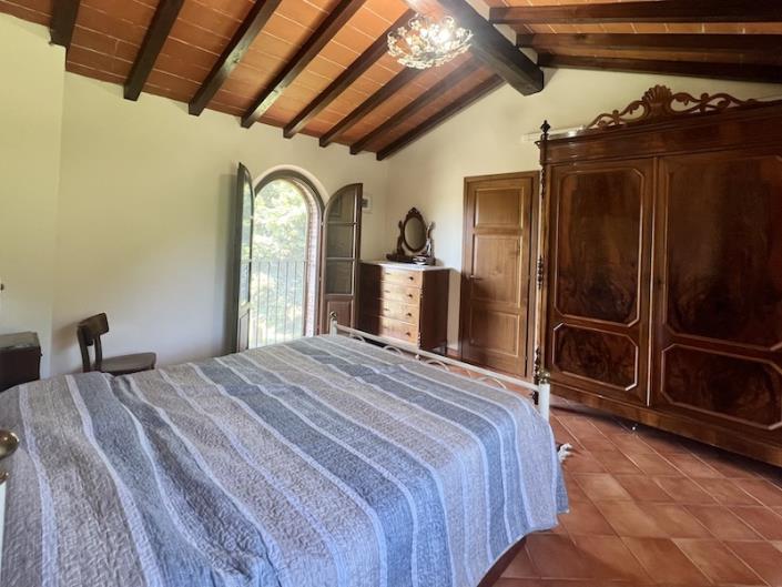 Image No.17-3 Bed Farmhouse for sale