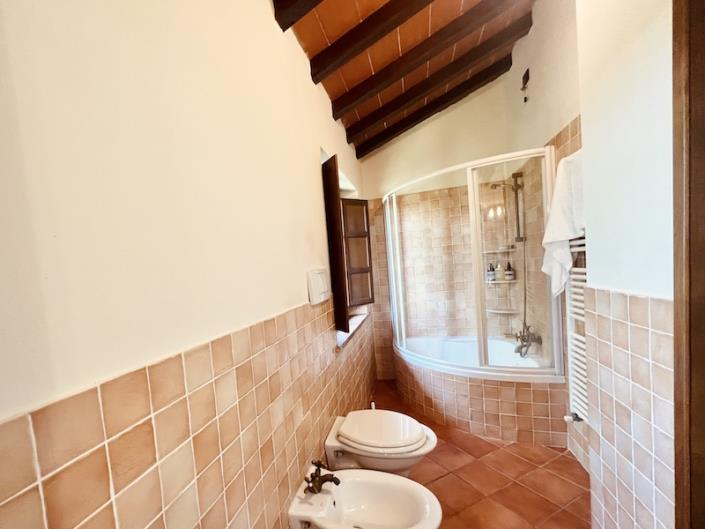 Image No.26-3 Bed Farmhouse for sale