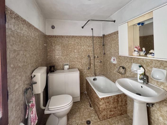 Image No.30-3 Bed House for sale