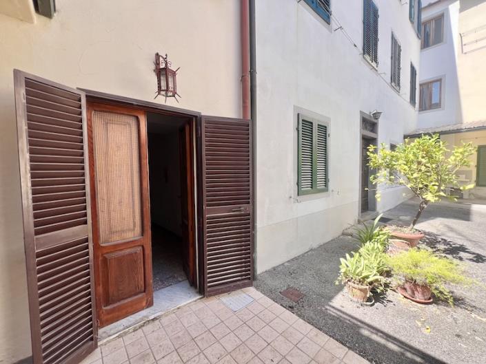 Image No.11-2 Bed House for sale