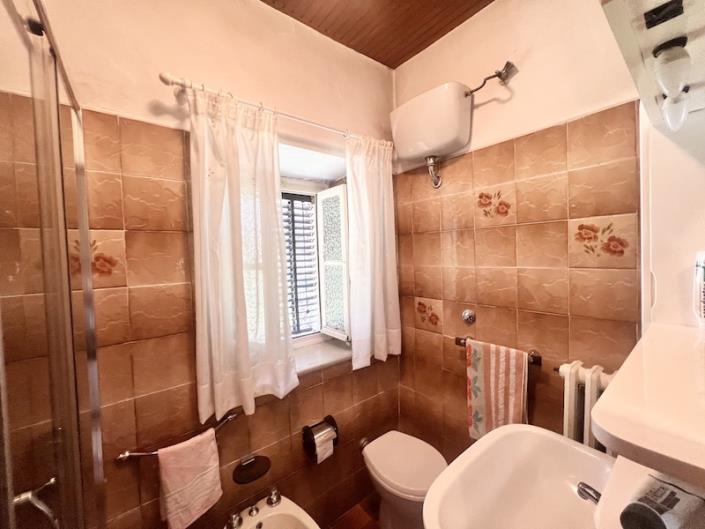 Image No.42-6 Bed Villa / Detached for sale