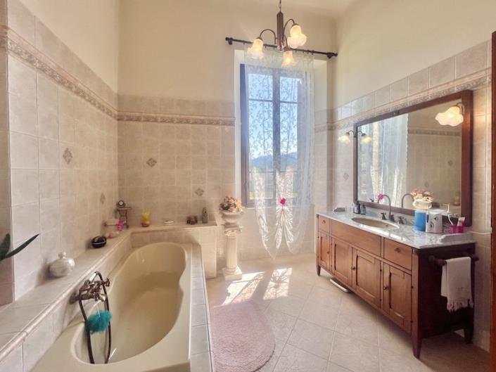 Image No.5-6 Bed Villa / Detached for sale