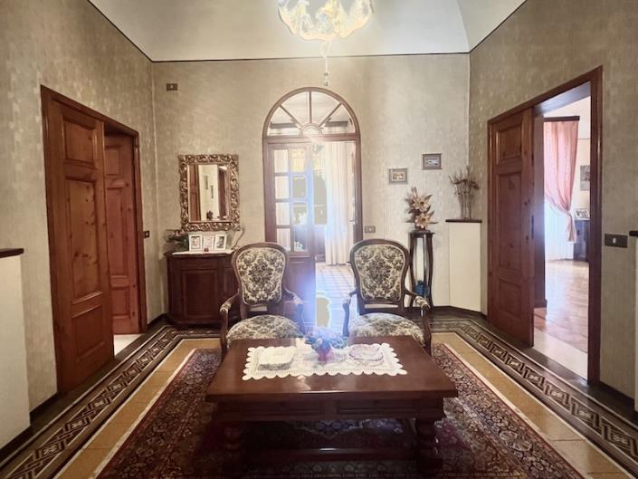 Image No.37-6 Bed Villa / Detached for sale