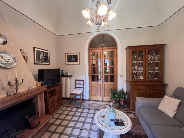 Image No.10-6 Bed Villa / Detached for sale