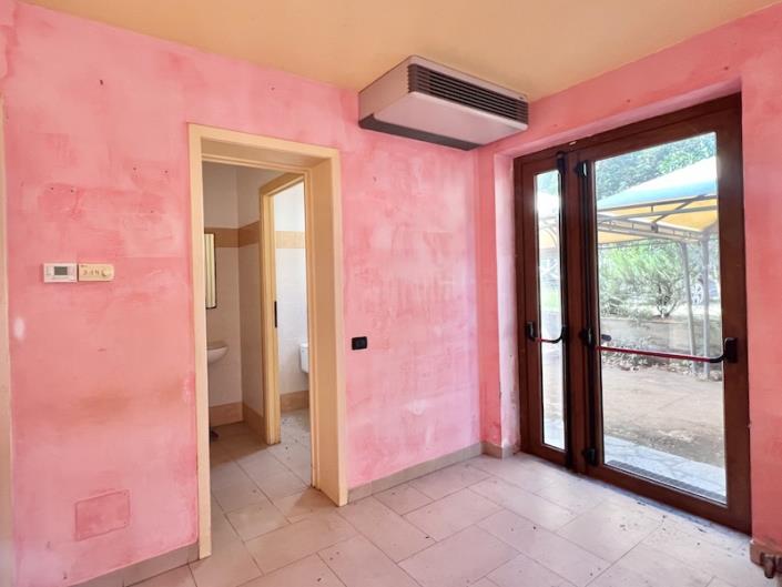 Image No.26-2 Bed Commercial for sale