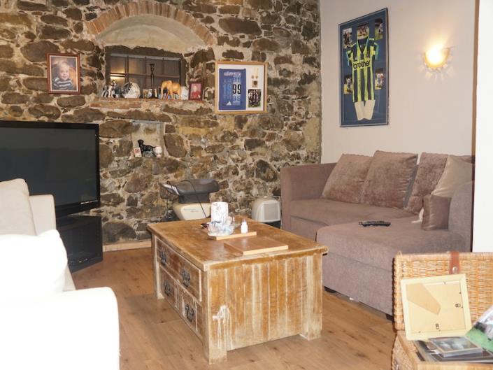 Image No.8-6 Bed House for sale