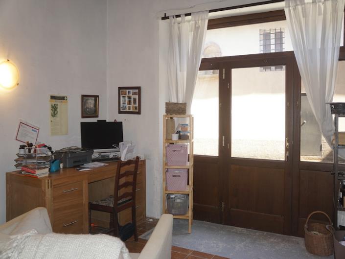 Image No.10-6 Bed House for sale