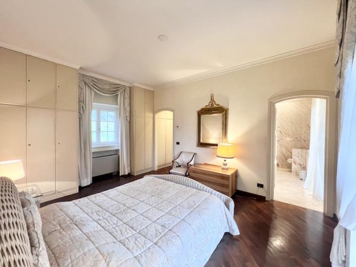 Image No.25-5 Bed Villa for sale