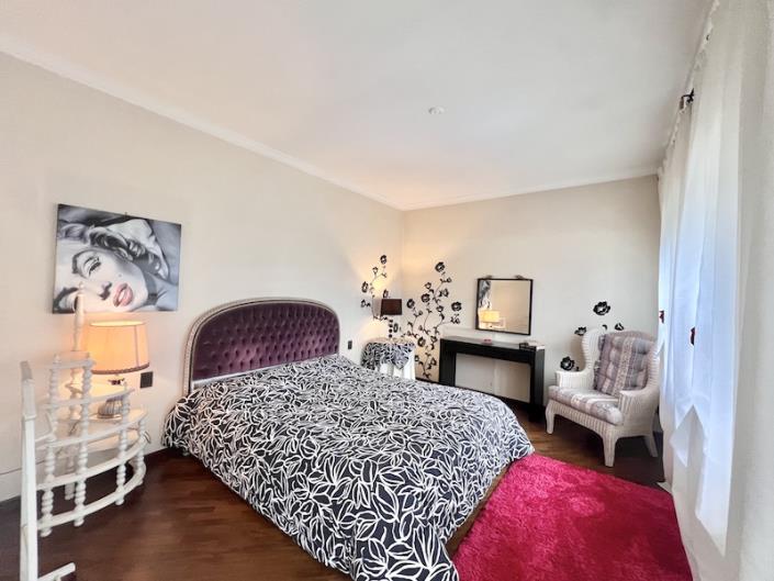 Image No.30-5 Bed Villa for sale