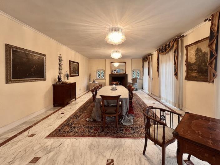 Image No.8-5 Bed Villa for sale