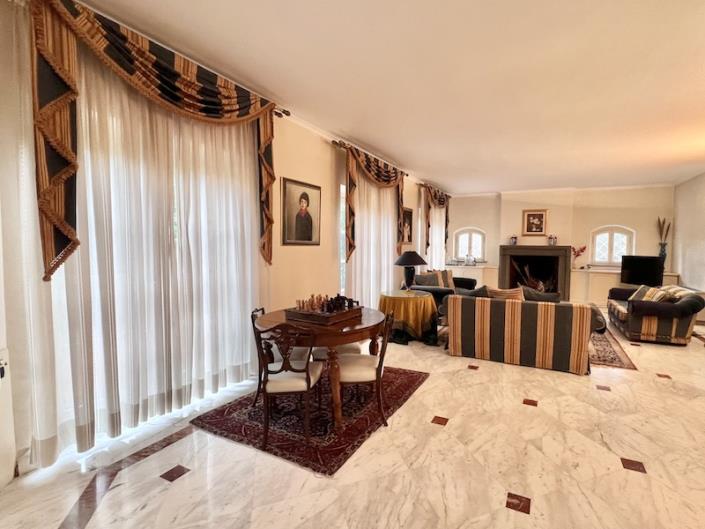 Image No.20-5 Bed Villa for sale