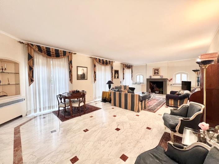 Image No.28-5 Bed Villa for sale