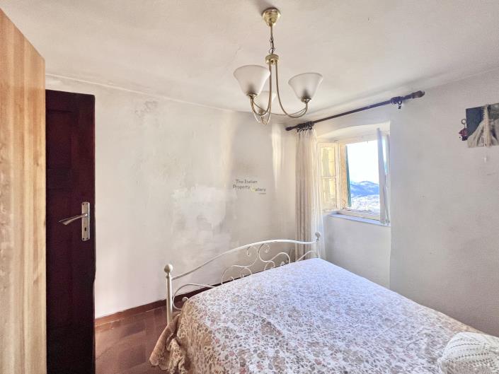 Image No.16-2 Bed Semi-Detached for sale