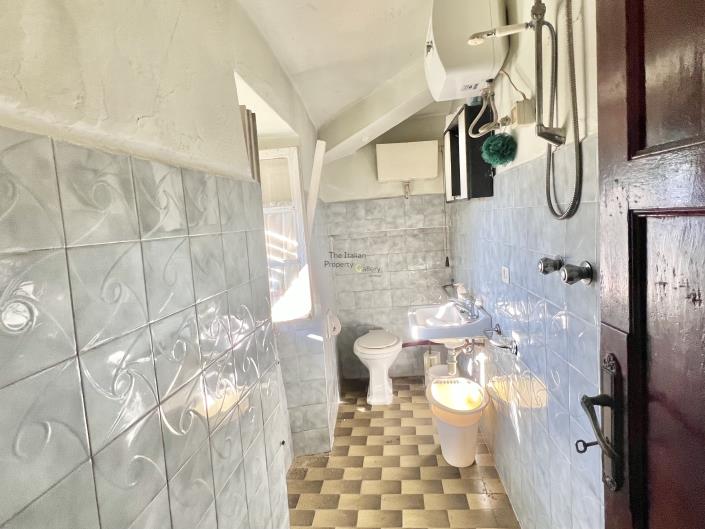 Image No.7-2 Bed Semi-Detached for sale