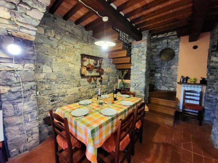 Image No.3-Propriété de pays de 7 chambres à vendre à Fabbriche Di Vallico