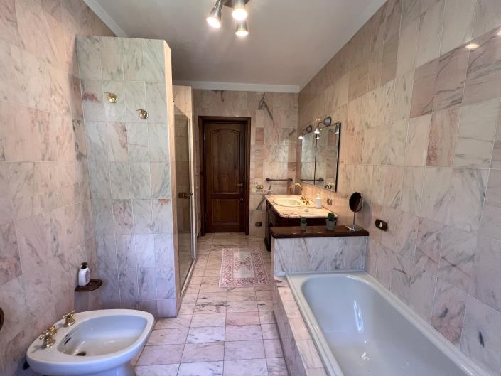 Image No.8-6 Bed Villa for sale