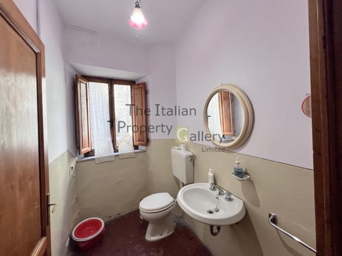 Image No.10-3 Bed House for sale