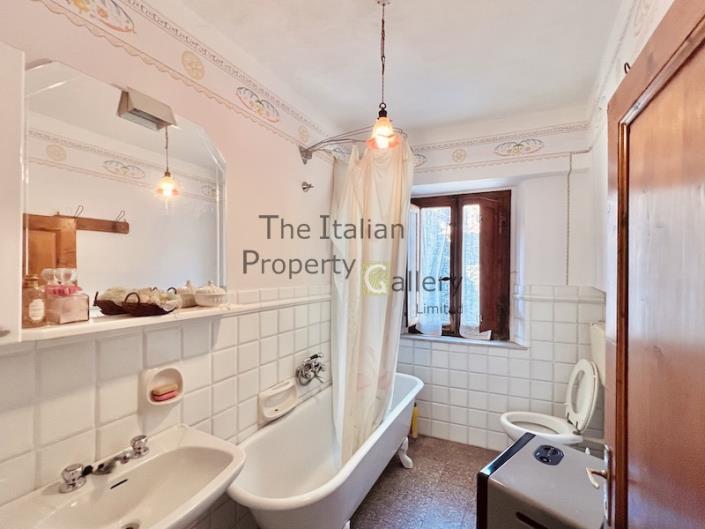 Image No.28-3 Bed House for sale