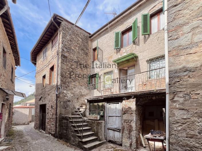 Image No.8-3 Bed House for sale