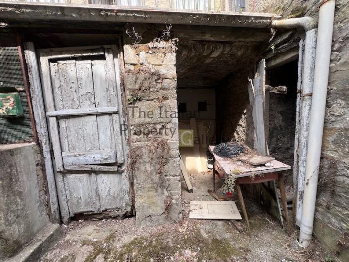 Image No.25-3 Bed House for sale