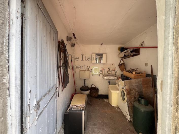 Image No.19-3 Bed House for sale