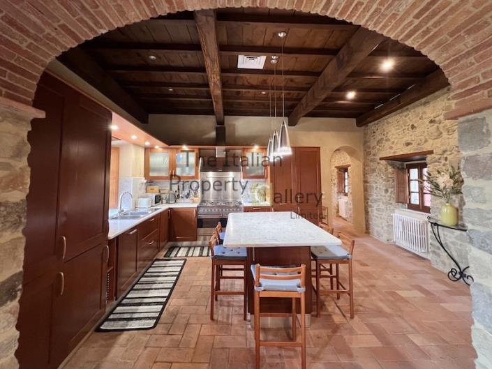 Image No.2-7 Bed Villa for sale