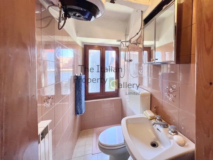 Image No.11-3 Bed House for sale