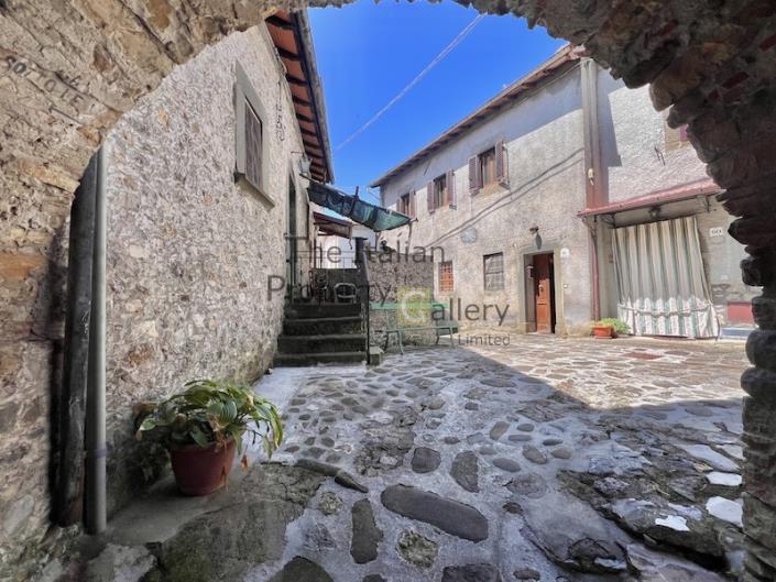 Image No.10-3 Bed House for sale