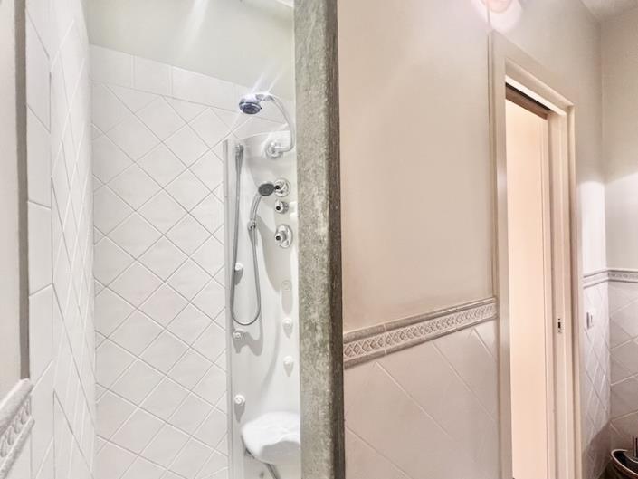 Image No.15-4 Bed House for sale