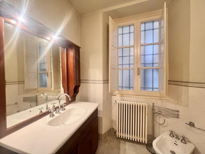 Image No.16-4 Bed House for sale