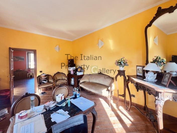 Image No.18-3 Bed Apartment for sale