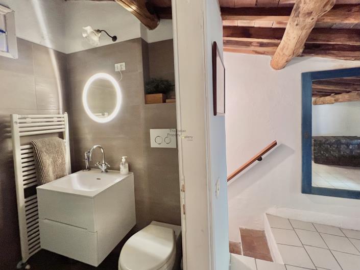 Image No.17-2 Bed House for sale