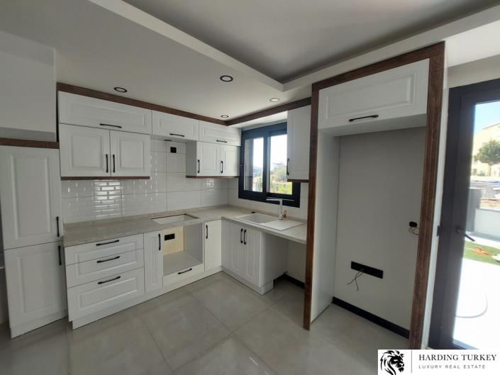 Image No.22-3 Bed Semi-Detached for sale