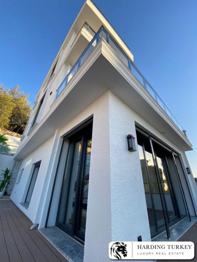 Image No.6-4 Bed Villa / Detached for sale