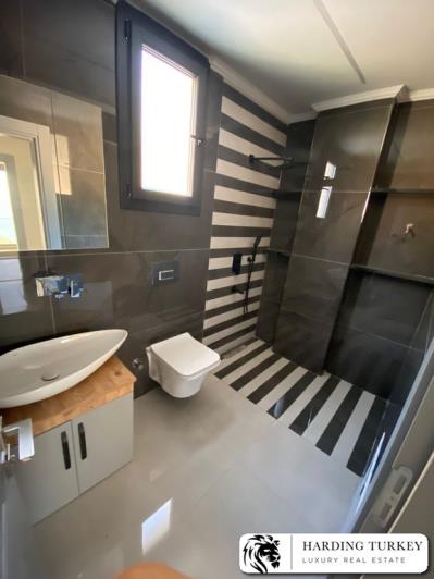 Image No.17-4 Bed Villa / Detached for sale